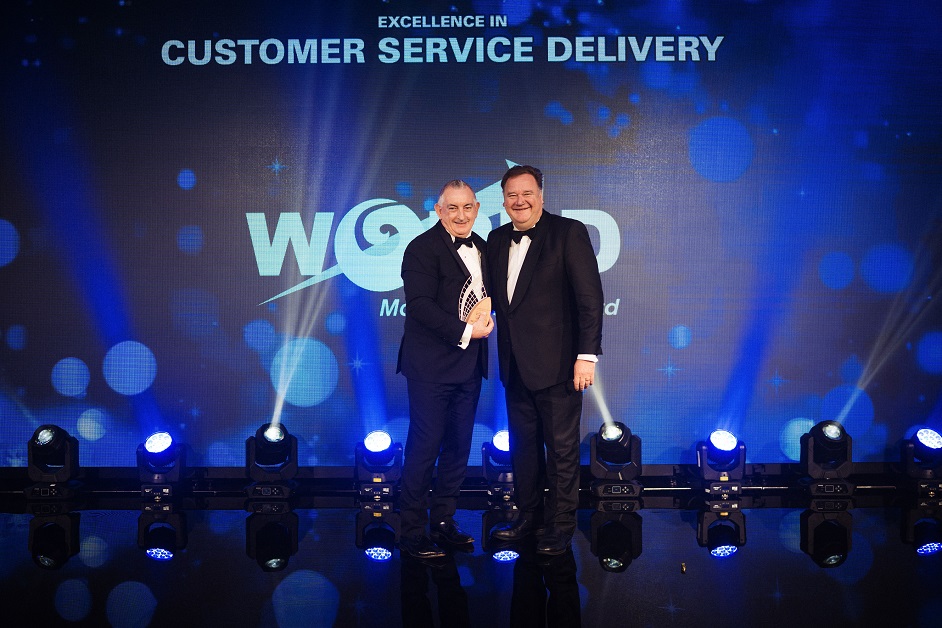 Bruce Reid (L) accepts the award from Peter Thompson of Barfoot &amp; Thompson.