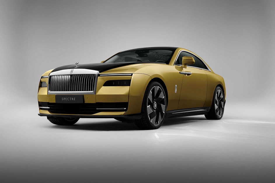 The new fully-electric Rolls-Royce Spectre will be available from Q4 2023.