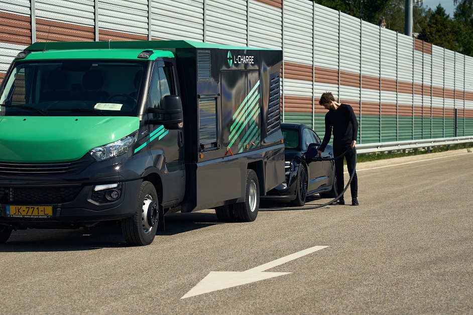 The L-Charge van can be called via the mobile app
