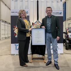 Gebr. Van den Eijnden Director Peter Lauret (right) and Deputy Mayor Mieke Verhees